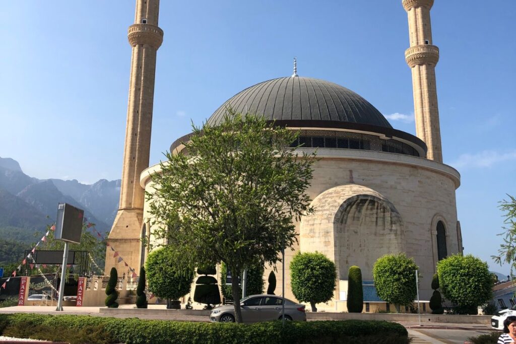 Oferte exclusiviste pentru o ședere de lux în pitoreasca stațiune Kemer, Turcia